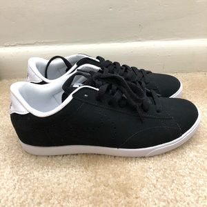 Black nikes